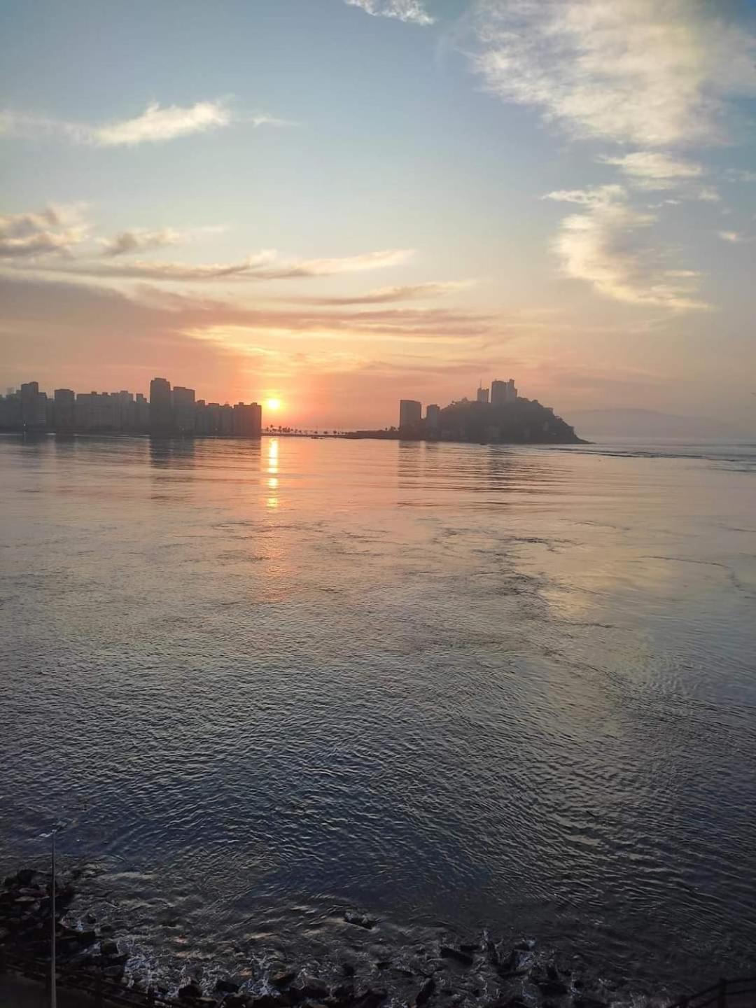 Apartamento mobiliado prédio frente ao mar São Vicente Exterior foto